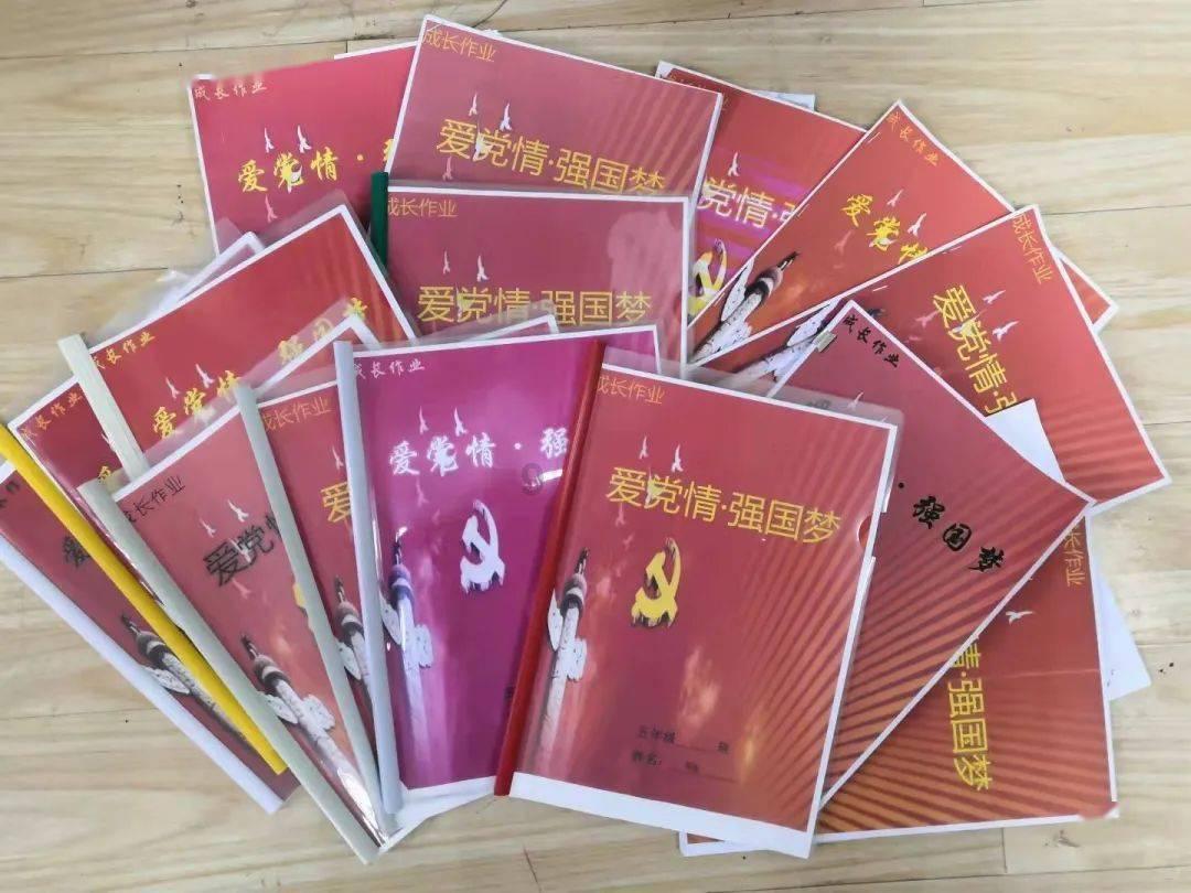 夏季的时尚女孩
